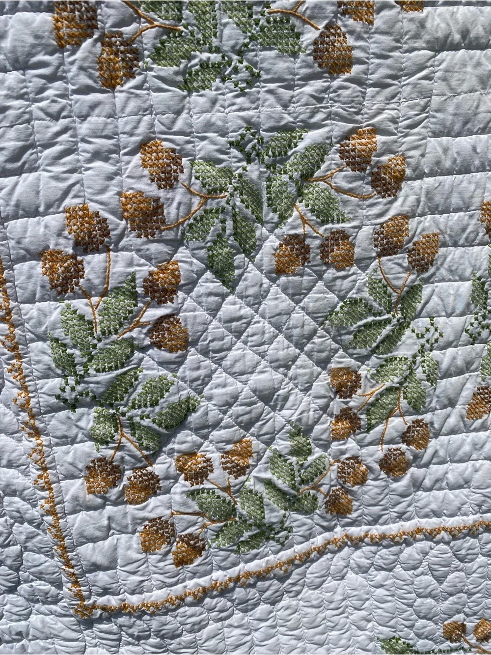 Hand-Quilted Floral Vine Quilt in Cream and Green Vintage 1960s